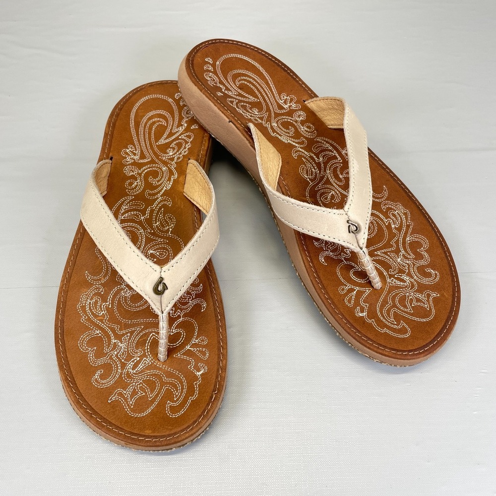 OluKai Paniolo Embroidered Flip Flops Womens Size 8 Beige Leather Sandals Shoes
